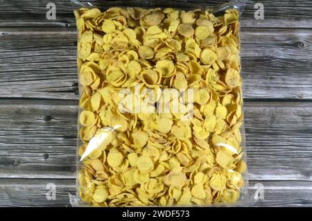 Corn flakes, o cornflakes, un cereale per la colazione fatto con scaglie di mais tostato, inventato come cibo per la colazione per contrastare l'indigestione, un popolare Foto Stock