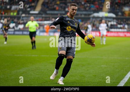 Swansea, Regno Unito. 20 gennaio 2024. Taylor Harwood-Bellis of Southampton EFL Skybet Championship match, Swansea City contro Southampton allo Stadio Swansea.com di Swansea, Galles, sabato 20 gennaio 2024. Questa immagine può essere utilizzata solo per scopi editoriali. Solo editoriale, foto di Credit: Andrew Orchard Sports Photography/Alamy Live News Foto Stock