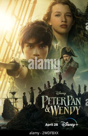 Peter Pan & Wendy (2023), diretto da David Lowery e interpretato da Alexander Molony, Ever Anderson e Jude Law. Segui le avventure di Peter Pan, un ragazzo che non vuole crescere, e di come recluta tre fratelli a Londra, e insieme si imbarcano in una magica avventura sull'isola incantata di Neverland. Poster US One sheet ***SOLO PER USO EDITORIALE***. Credito: BFA / Walt Disney Studios Foto Stock