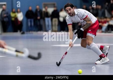 Mannheim, Deutschland. 20 gennaio 2024. Manuel Prol (TSVMH, 5), AM Ball, Freisteller, Ganzkörper, Einzelbild, Einzelfoto, Aktion, Action, 20.01.2024, Mannheim (Deutschland), Hallenhockey, Deutsche Meisterschaft, Viertelfinale, Herren, TSV Mannheim - Crefelder HTC/dpa/Alamy Live News Foto Stock