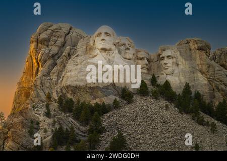 Mount Rushmore National Memorial al tramonto, Keystone, South Dakota, USA. Foto Stock