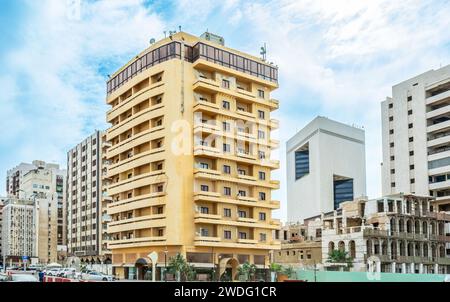 Edifici residenziali e commerciali di al-Balad, distretto centrale di Jeddah, Arabia Saudita Foto Stock