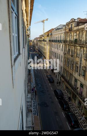 Lisbona, Portogallo - 14 settembre 2023. Via Farqueiros nel centro città. Immagine verticale Foto Stock