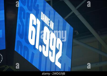 Bochum, Deutschland. 20 gennaio 2024. Zuschauerzahl, 61,992 2. Fussball Bundesliga: FC Schalke 04 - Hamburger SV; VELTINS-Arena, Gelsenkirchen; 20.01.2024 REGOLAMENTI DFL VIETANO QUALSIASI USO DI FOTOGRAFIE COME SEQUENZE DI IMMAGINI E/O QUASI-VIDEO/dpa/Alamy Live News Foto Stock