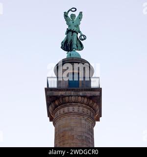 Colonna di Waterloo con Vittoria, colonna della Vittoria che commemora la battaglia di Waterloo, Waterlooplatz, Hannover, bassa Sassonia, Germania Foto Stock