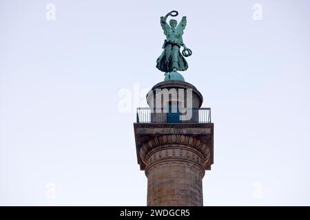 Colonna di Waterloo con Vittoria, colonna della Vittoria che commemora la battaglia di Waterloo, Waterlooplatz, Hannover, bassa Sassonia, Germania Foto Stock