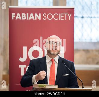 Londra, Regno Unito. 20 gennaio 2024. Liam Byrne, MP, Chaire Business and Trade Select Committee si rivolge alla Fabian New Year Conference alla Guildhall di Londra sabato 20 gennaio 2024 sul tema dei piani per affrontare la povertà e la sicurezza finanziaria. Credito: Prixpics/Alamy Live News Foto Stock