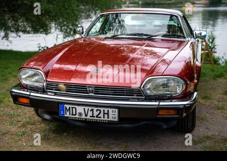 WERDER (HAVEL), GERMANIA - 20 MAGGIO 2023: La lussuosa Grand Tourer Jaguar XJS HE, 1984. Oldtimer - Festival Werder Classics 2023 Foto Stock