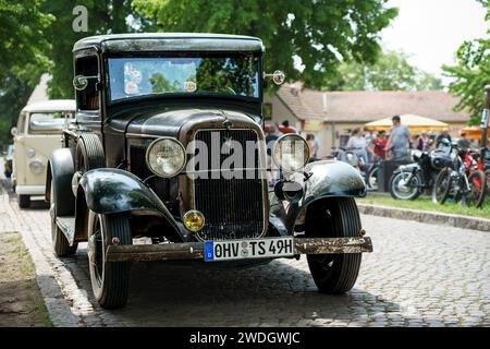 WERDER (HAVEL), GERMANIA - 20 MAGGIO 2023: Il veicolo retro Ford Model BB pick-up. Oldtimer - Festival Werder Classics 2023 Foto Stock