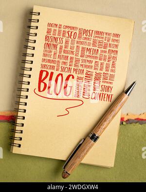 nuvola di parole o tag correlati al blog e alla progettazione di blog - scrittura a mano in un notebook, poster verticale Foto Stock