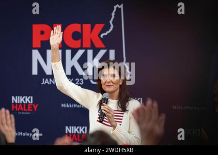 PETERBOROUGH, NEW HAMPSHIRE - 20 GENNAIO: Candidato presidenziale repubblicano, ed ex ambasciatore delle Nazioni Unite Nikki Haley parla ad un evento della campagna al Monadnock Center for History & Culture il 20 gennaio 2024, a Peterborough, New Hampshire. A tre giorni dalle primarie del New Hampshire, Haley è in aumento nei sondaggi dopo essere arrivata terza in Iowa. L'ex presidente Donald, anche lui in campagna nel New Hampshire, ha comandato il caucus dell'Iowa con oltre il 50% dei voti, mentre Ron DeSantis si è concentrato sulla Carolina del Sud. (Foto di Michael Nigro/Sipa USA) Foto Stock