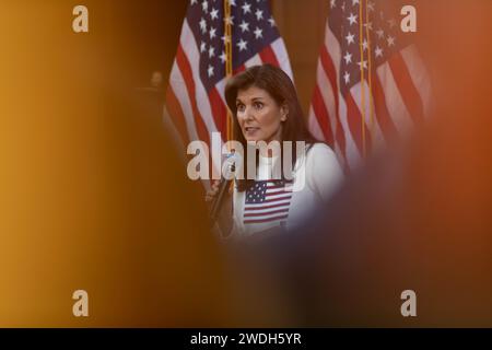 PETERBOROUGH, NEW HAMPSHIRE - 20 GENNAIO: Candidato presidenziale repubblicano, ed ex ambasciatore delle Nazioni Unite Nikki Haley parla ad un evento della campagna al Monadnock Center for History & Culture il 20 gennaio 2024, a Peterborough, New Hampshire. A tre giorni dalle primarie del New Hampshire, Haley è in aumento nei sondaggi dopo essere arrivata terza in Iowa. L'ex presidente Donald, anche lui in campagna nel New Hampshire, ha comandato il caucus dell'Iowa con oltre il 50% dei voti, mentre Ron DeSantis si è concentrato sulla Carolina del Sud. (Foto di Michael Nigro/Sipa USA) Foto Stock