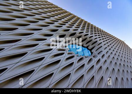 La facciata del Broad Museum nel centro di Los Angeles, California Foto Stock