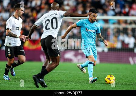 Yuri Berchiche dell'Athletic Club durante la partita di calcio del campionato spagnolo la Liga tra il Valencia CF e l'Athletic Club il 20 gennaio 2024 allo stadio Mestalla di Valencia, in Spagna Foto Stock