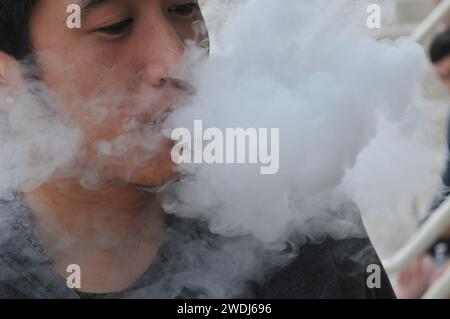 San Diego/california/ 27 Settembre 2019, alcuni vaping al Twichcon evento a lato San Diego Convention Cneter a San Diego oggi fine settimana evento a San Diego. (Foto..Francis Dean / Deanpictures). Foto Stock