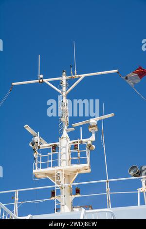 Sistema antenna ricetrasmettitore su un traghetto Foto Stock