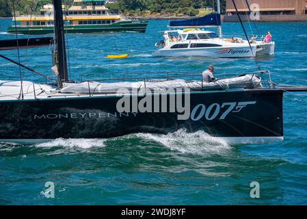 Lo yacht da corsa Money Penny visto qui nel porto di Sydney è un Reichal Pugh 69 costruito nel 2018 che si è piazzato al quinto posto (onorificenze di linea) nel 2024 da Sydney a Hobart Foto Stock