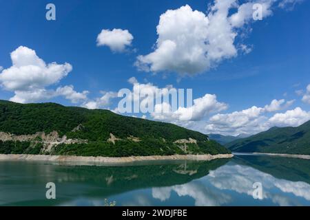 Lago Ananuri in Georgia, Europa orientale Foto Stock