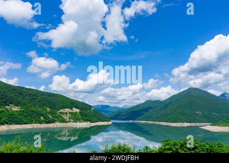 Lago Ananuri in Georgia, Europa orientale Foto Stock