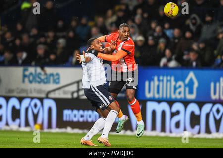 Bolton, Regno Unito. 16 gennaio 2024. Il difensore del Luton Town Amari'i Bell (29) combatte con l'attaccante del Bolton Wanderers Victor Adeboyejo (14) durante la partita di replay del terzo turno del Bolton Wanderers FC vs Luton Town FC Emirates fa Cup al Toughsheet Community Stadium di Bolton, Regno Unito il 16 gennaio 2024 Credit: Every Second Media/Alamy Live News Foto Stock