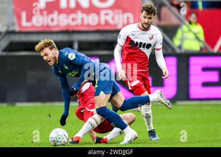 UTRECHT - (l-r) Jens Toornstra dell'FC Utrecht, Yorbe Vertessen del PSV Eindhoven durante la partita olandese dell'Eredivisie tra l'FC Utrecht e il PSV Eindhoven allo stadio Galgenwaard il 21 gennaio 2024 a Utrecht, Paesi Bassi. ANP OLAF KRAAK Foto Stock