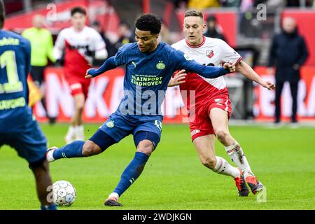 UTRECHT - (l-r) Malik Tillman del PSV Eindhoven, Jens Toornstra dell'FC Utrecht durante la partita olandese Eredivisie tra FC Utrecht e PSV Eindhoven allo stadio Galgenwaard il 21 gennaio 2024 a Utrecht, Paesi Bassi. ANP OLAF KRAAK Foto Stock