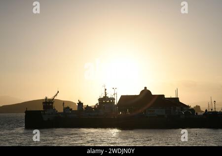 Tramonto su Oban Harbour, Scozia Foto Stock