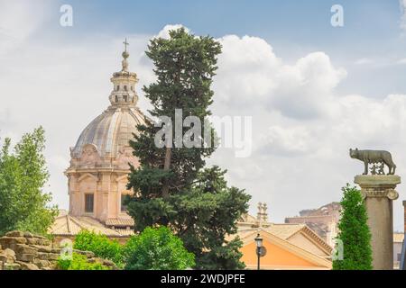Veduta del foro Romano e del lupo di Roma, Italia. Foto Stock