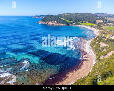 Vista aerea della spiaggia la speranza in una giornata limpida. Sardegna, Italia Foto Stock