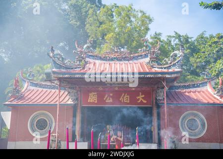 Georgetown, Malesia - 18 dicembre 2023: Incenso nel tempio Thai Pak Koong nell'area di Tanjung Tokong a Georgetown, Malesia Foto Stock