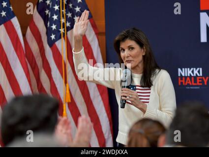 L'ex ambasciatore delle Nazioni Unite Nikki Haley parla ad una manifestazione a Peterborough, N.H., USA, il 20 gennaio 2024, durante le primarie presidenziali del New Hampshire. Foto Stock