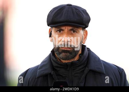 Il presentatore del TNT Sports ed ex giocatore del Manchester United Rio Ferdinand prima della partita di Premier League a Bramall Lane, Sheffield. Data foto: Domenica 21 gennaio 2024. Foto Stock