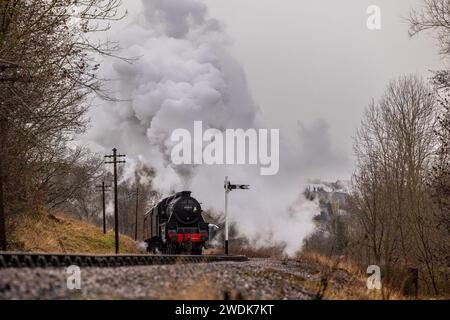 Keighley, UK, 21 January 2024, UK Weather. LMS Black 5 45212 battles the stormy conditions as it approaches Damems station with the first service of the day from Ingrow. Credit: Neil Terry/ Neil Terry Photography Credit: Neil Terry/Alamy Live News Foto Stock