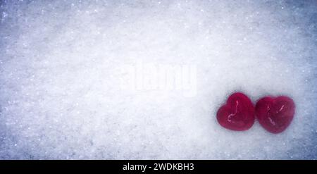 Sfondo di San Valentino con cuori rustici fatti a mano in blu. Biglietto da giorno per gli amanti, spazio per le copie. Foto Stock