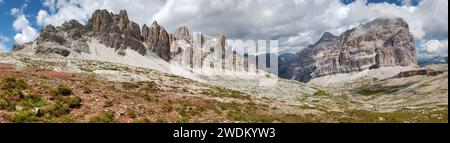 Valle Val Travenanzes e parete rocciosa nel gruppo Tofane, Monte Tofana de Rozes, Alpi Dolomiti, Parco Nazionale Fanes, Italia Foto Stock