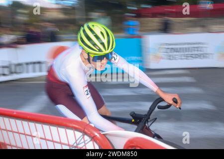 Benidorm, Spagna, 21 gennaio 2024: Il ciclista, Stefano Viezzi (23) durante il test juniores maschile della Coppa del mondo 2024 UCI Cyclo-Cross, il 21 gennaio 2024, al Parque Foietes, a Benidorm, Spagna. Credito: Alberto Brevers / Alamy Live News. Foto Stock