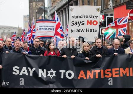 Manchester, Regno Unito. 21 gennaio 2024. Manifestazione contro l'antisemitismo tenutasi a Manchester domenica 21 gennaio 2024. La marcia attraversò il centro di Manchester dalla cattedrale all'area di Castlefield. Lisa Nandy deputato laburista per Wigan ha partecipato come Tom Tugendhat, ministro di Stato per la sicurezza e rabbino capo Sir Ephraim Yitzchak Mirvis. Foto: Garyroberts/worldwidefeatures.com credito: GaryRobertsphotography/Alamy Live News Foto Stock