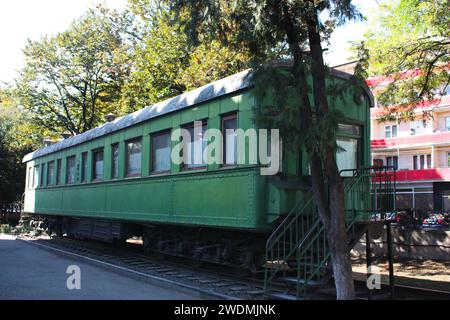 Il treno di Josef Stalin, un vagone Pullman verde, sui terreni del Museo Joseph Stalin di Gori, Georgia Foto Stock