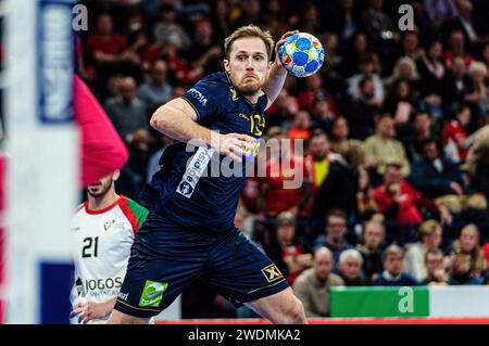 Amburgo, Deutschland. 21 gennaio 2024. Wurf/Tor Albin Lagergren (Schweden, n. 23) GER, Schweden vs. Portogallo, Handball, Maenner, EHF Euro 2024, Hauptrunde 2, Spieltag 3, 21.01.2024 foto: Eibner-Pressefoto/Marcel von Fehrn credito: dpa/Alamy Live News Foto Stock