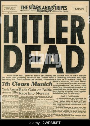 Titolo di giornale "HITLER MORTO" che dichiara che Adolf Hitler è morto. 2 maggio 1945. Quotidiano militare Stars and Stripes seconda guerra mondiale seconda guerra mondiale. L'inizio della fine della seconda guerra mondiale in Europa. Foto Stock