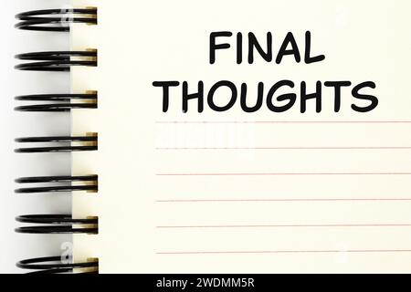 Frasi finali scritte a mano su una pagina vuota del blocco appunti con spazio per la copia. Concetto di conclusione, punto di chiusura o riepilogo. Foto Stock