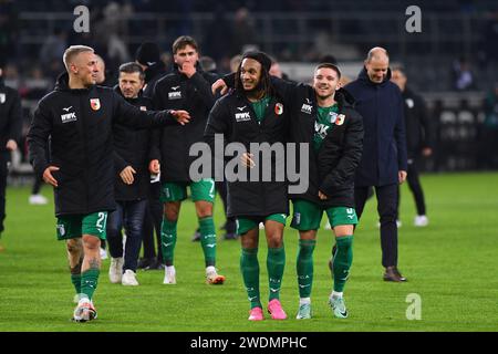 MOENCHENGLADBACH, GERMANIA - 21 GENNAIO 2024: Phillip Tietz, Kevin Mbabu, Mads Pedersen, la partita di calcio della Bundesliga Borussia Moenchengladbach vs Foto Stock