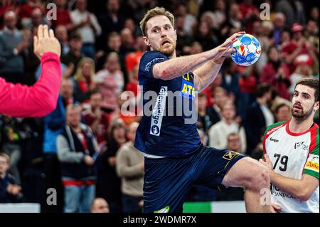 Amburgo, Deutschland. 21 gennaio 2024. Wurf/Tor Albin Lagergren (Schweden, n. 23) GER, Schweden vs. Portogallo, Handball, Maenner, EHF Euro 2024, Hauptrunde 2, Spieltag 3, 21.01.2024 foto: Eibner-Pressefoto/Marcel von Fehrn credito: dpa/Alamy Live News Foto Stock