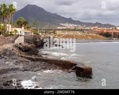 Costa rocciosa di Playa del Duque, Costa Adeje, Teneriffe, Spagna Foto Stock