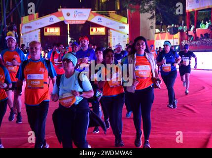 Mumbai, India. 21 gennaio 2024. MUMBAI, INDIA - 21 GENNAIO: I partecipanti corrono durante la TATA Mumbai Marathon 2024, il 21 gennaio 2024 a Mumbai, India. (Foto di Bhushan Koyande/Hindustan Times/Sipa USA ) credito: SIPA USA/Alamy Live News Foto Stock