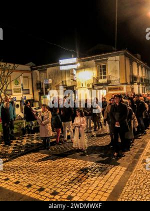 Portogallo, Azzorre, Acores, Ponta Delgada, processione religiosa di strada, stazioni della croce, sabato sera prima di Pasqua, la penitencia, celebrazione di Pasqua Foto Stock