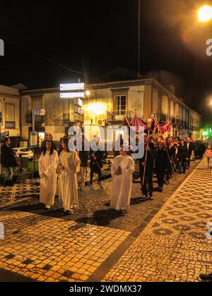 Portogallo, Azzorre, Acores, Ponta Delgada, processione religiosa di strada, stazioni della croce, sabato sera prima di Pasqua, la penitencia, celebrazione di Pasqua Foto Stock