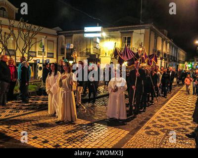 Portogallo, Azzorre, Acores, Ponta Delgada, processione religiosa di strada, stazioni della croce, sabato sera prima di Pasqua, la penitencia, celebrazione di Pasqua Foto Stock