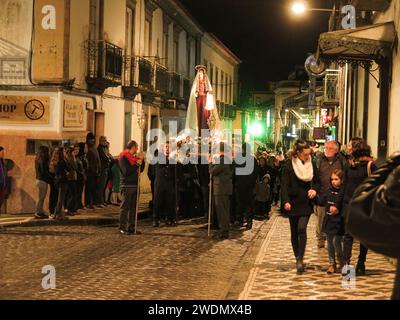 Portogallo, Azzorre, Acores, Ponta Delgada, processione religiosa di strada, stazioni della croce, sabato sera prima di Pasqua, la penitencia, celebrazione di Pasqua Foto Stock