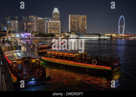 Città di Singapore, Singapore-08 settembre 2023: Vista notturna dell'architettura moderna di Singapore. Foto Stock